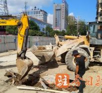 操哭18岁大学生高温下的坚守｜道路建设者用汗水铺就畅通路